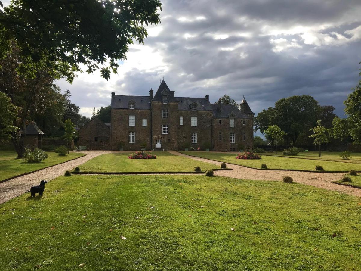 Château de Cadouzan Saint-Dolay Exterior foto