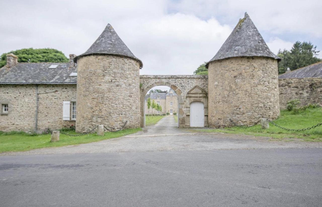 Château de Cadouzan Saint-Dolay Exterior foto